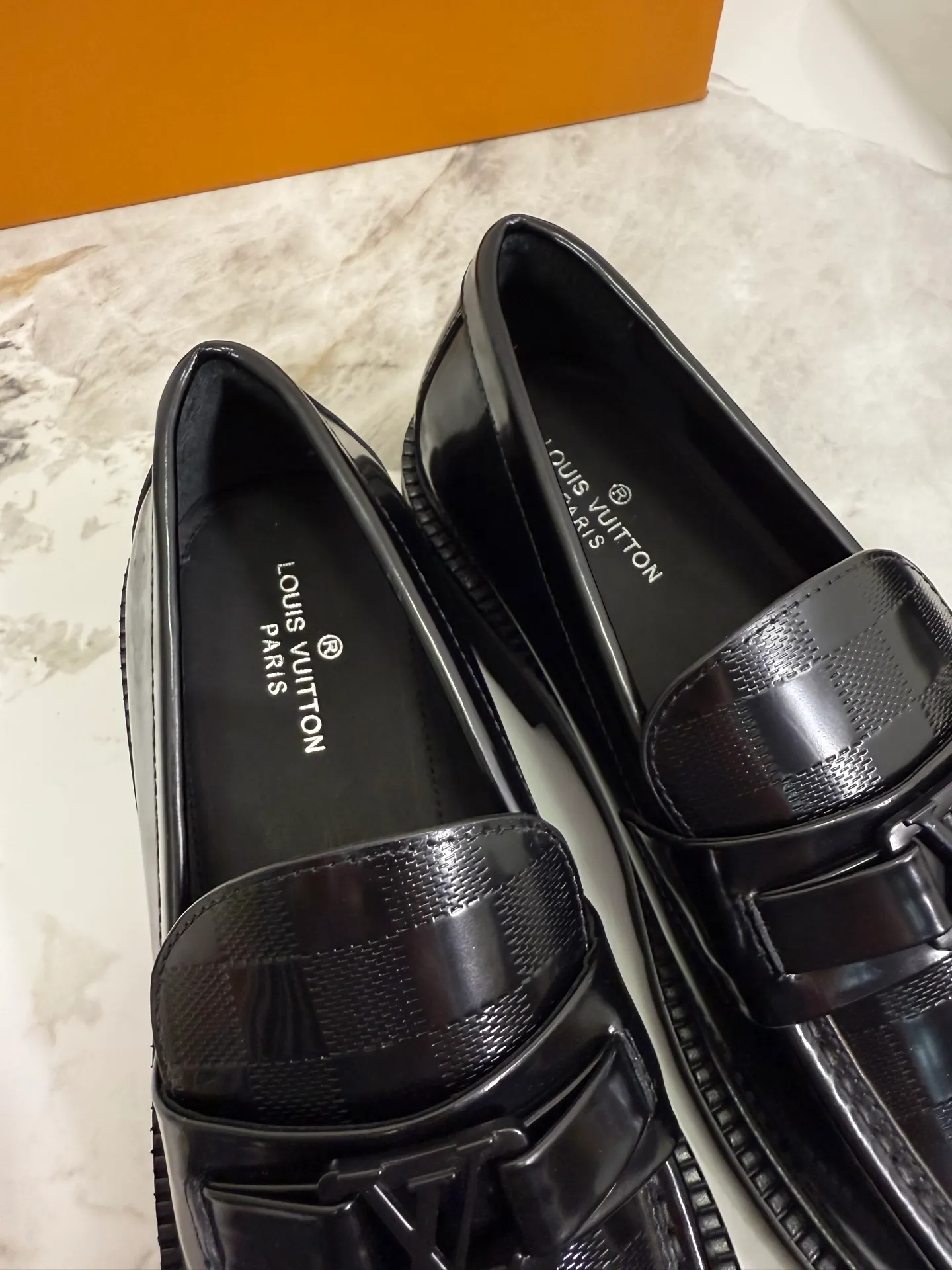 [L Family] Top P: 800💰 ▪️Size: 39-44 (38.45 custom-made) The top male god leather shoes Lv series are sold at the same time with original factory configuration, original cowhide fabric imported from Italy, soft and comfortable, imported water-dyed cow lining, soles: original ultra-light French foam outsole super comfortable, original factory with single goods 🔍🔍high quality, can be entered and exited at will, welcome to compare and synchronize.